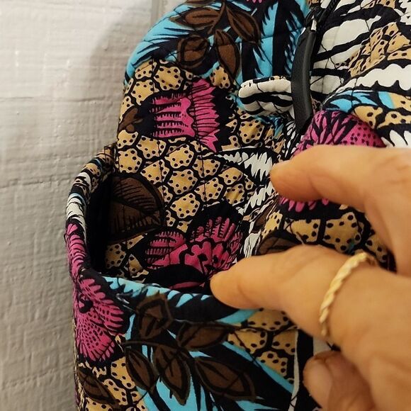 VERA BRADLEY Large Floral Quilted Light-weight Travel Overnighter Travel Duffle - Picture 4 of 11